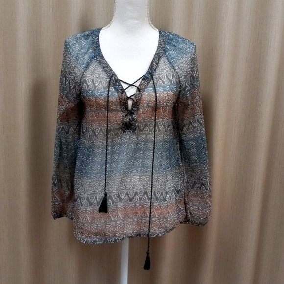 Jessica Simpson Tops - Pattern Jessica Simpson blouse